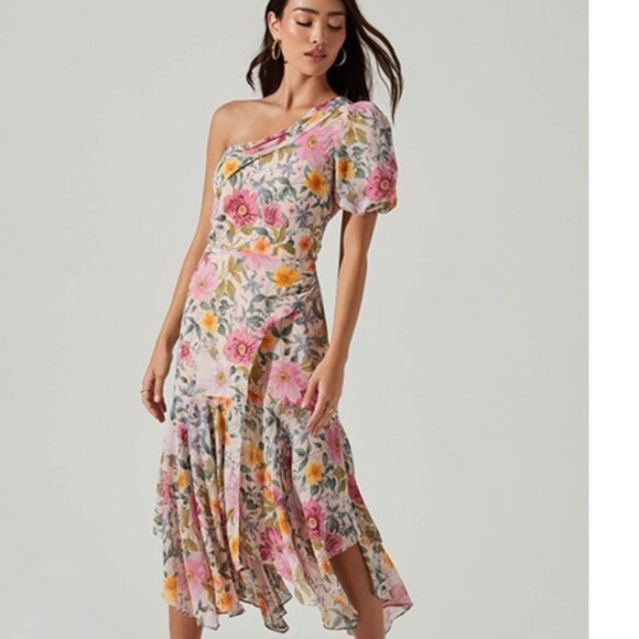 Tuckernuck Dresses & Skirts - Astr The Label Beige Floral Printed One Shoulder A-Line Midi Dress Size S